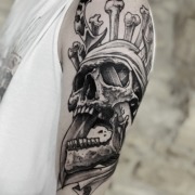 mirfin-blackwork-skull-tattoo-lyon